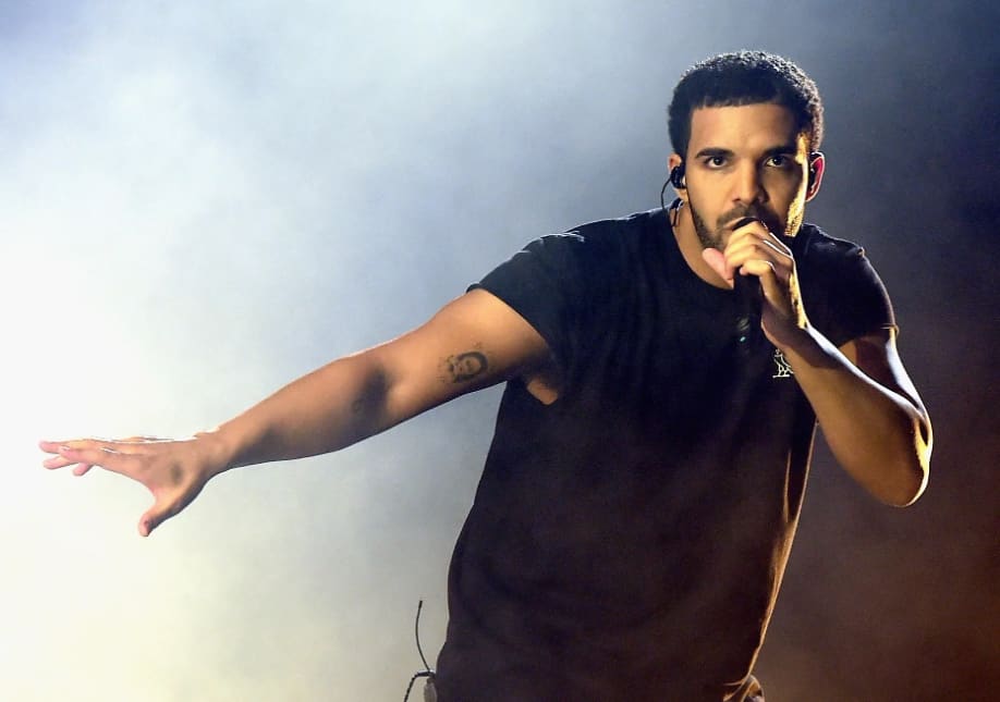 Watch Drake Performs At Coachella 2015 (Full-Set)