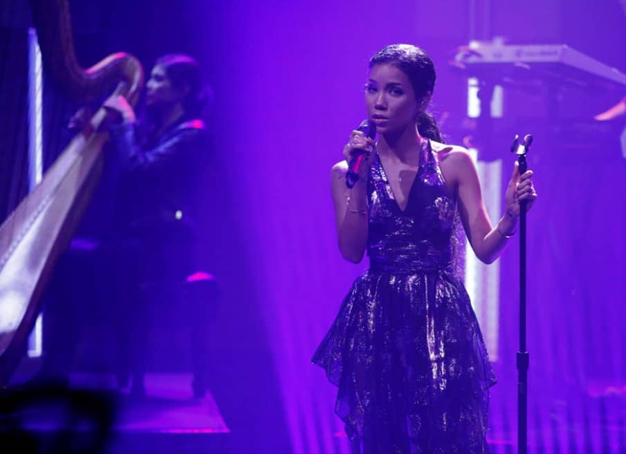 Watch Jhene Aiko - While We're Young (Live on Seth Meyers)