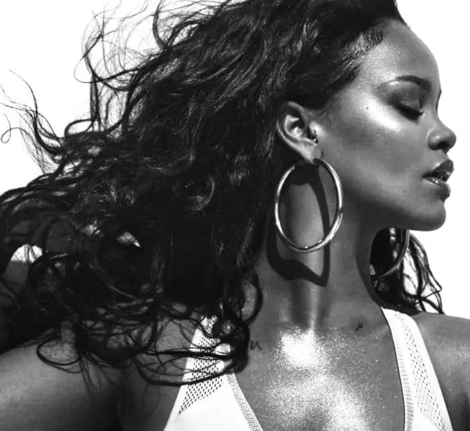 Rihanna Covers Vogue Magazine