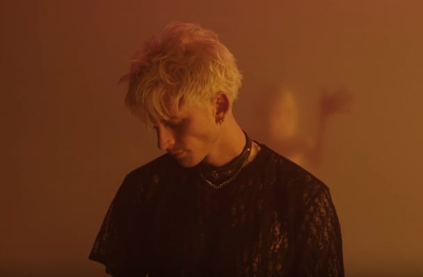 New Video Machine Gun Kelly - Why are you here