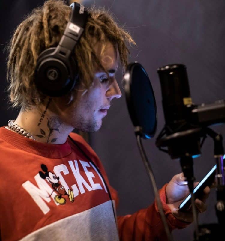 Justin Bieber Drops "Peaches" Remix Feat. Usher, Ludacris & Snoop Dogg