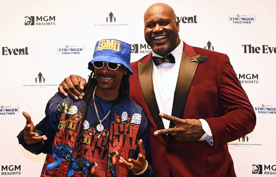 Snoop Dogg Brings Out Shaq To Perform Nuthin' But A G Thang