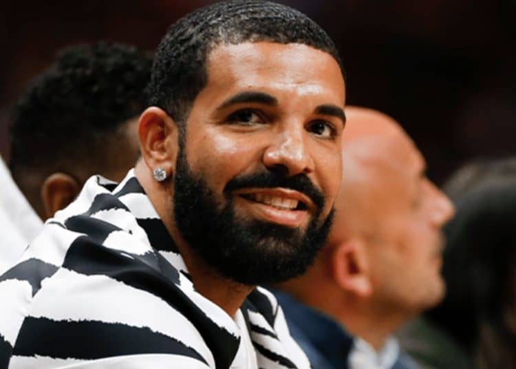Drake Honored With Hip-Hop Artist Of The Year At iHeart Radio Music ...