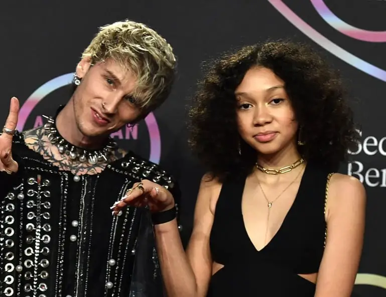 Machine Gun Kelly & His Daughter Performs Crazy in Love by Beyonce and Jay-Z